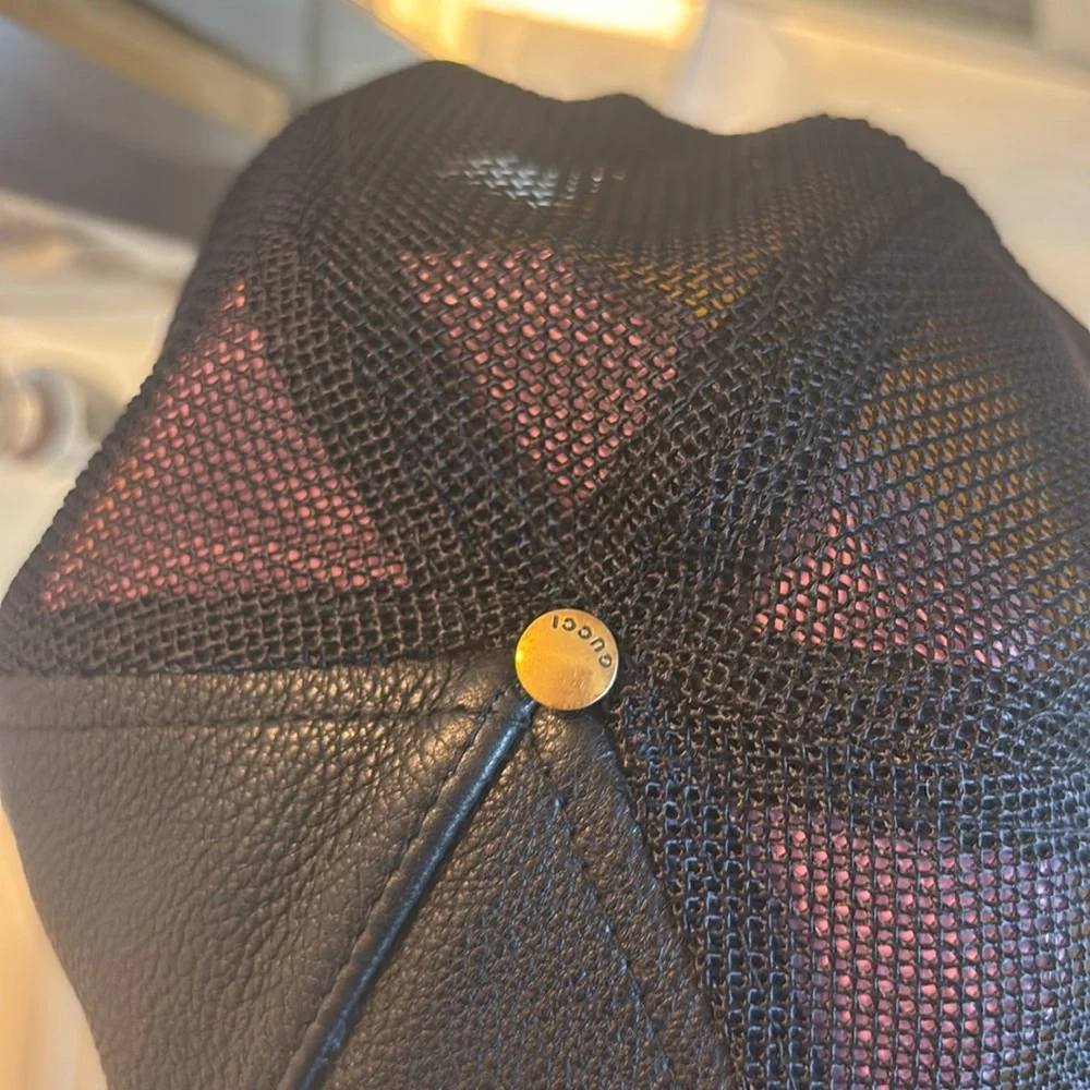 Gucci Black Leather Logo Baseball Cap with Red & Green Stripe - Picture 2 of 7